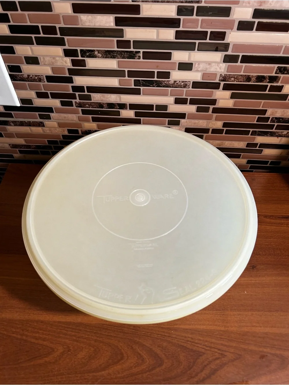 Vintage Tupperware Fix n Mix 26 Cup Pale Yellow Mixing Bowl with Lid